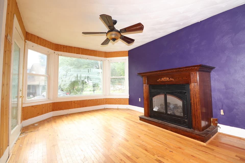 402 Craig St NE, photo 7 of 17