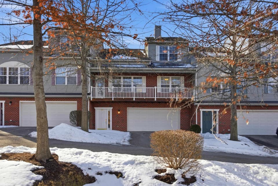 380 Oaktree Boulevard, photo 2 of 40