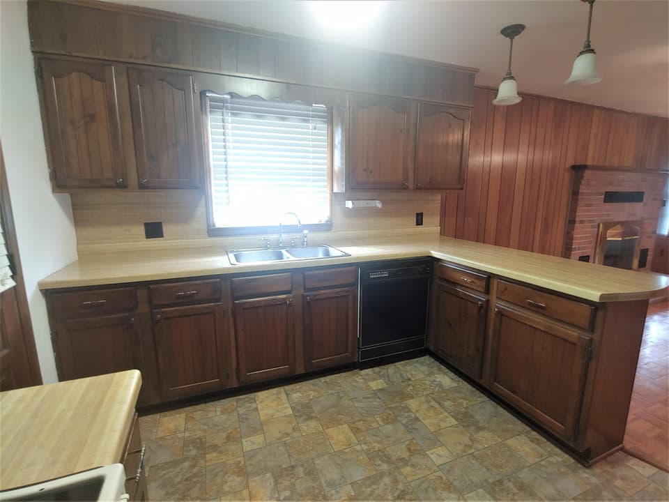 3875 Roanoke St, photo 11 of 40