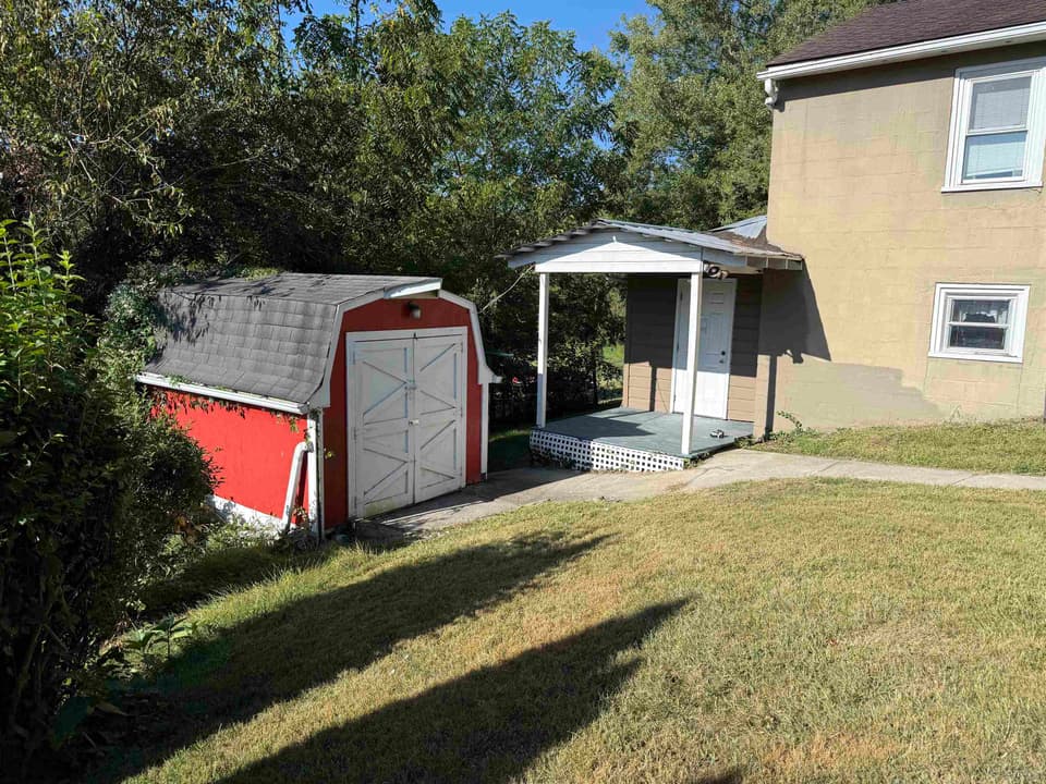 945 Montgomery Street, photo 18 of 31