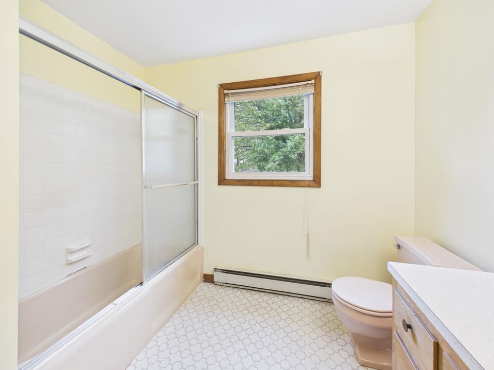 405 Maple Drive SE, photo 17 of 37