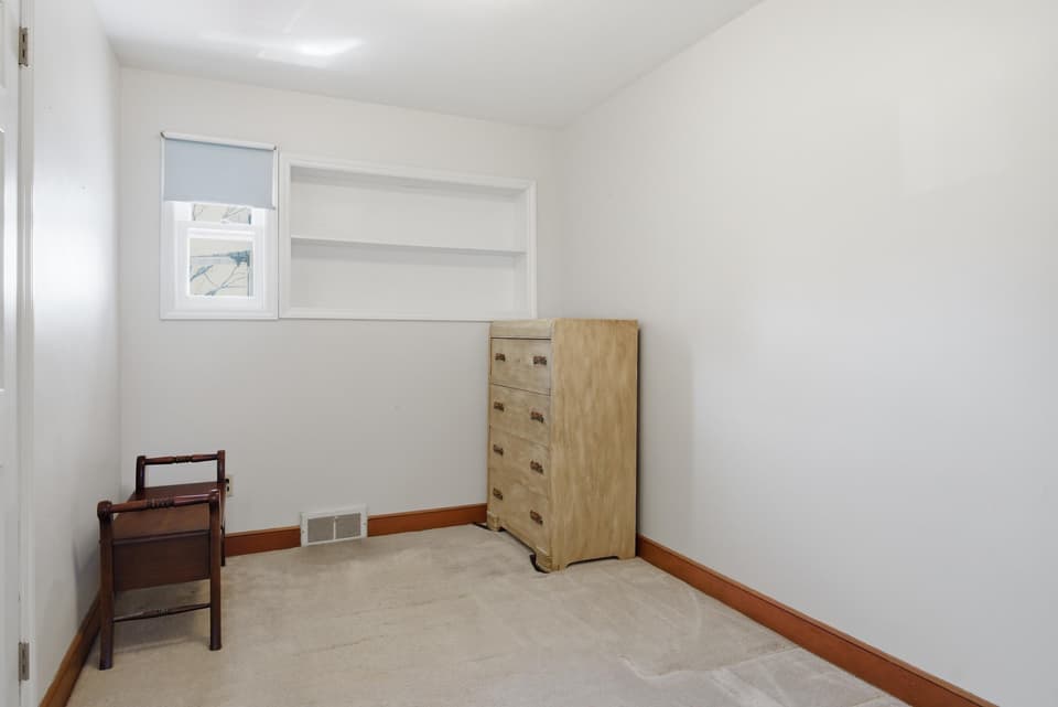 205 Roundhill Drive, photo 27 of 40