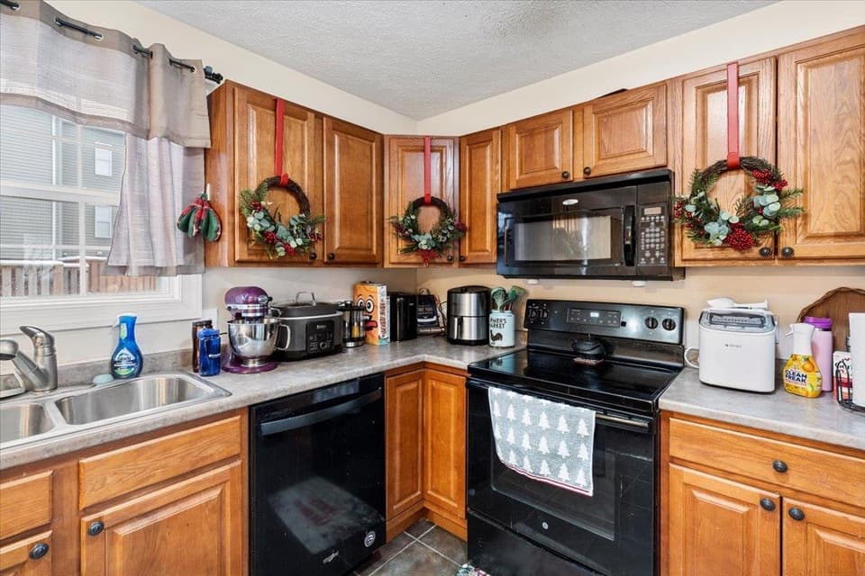 910 Oak Tree Boulevard, photo 13 of 40