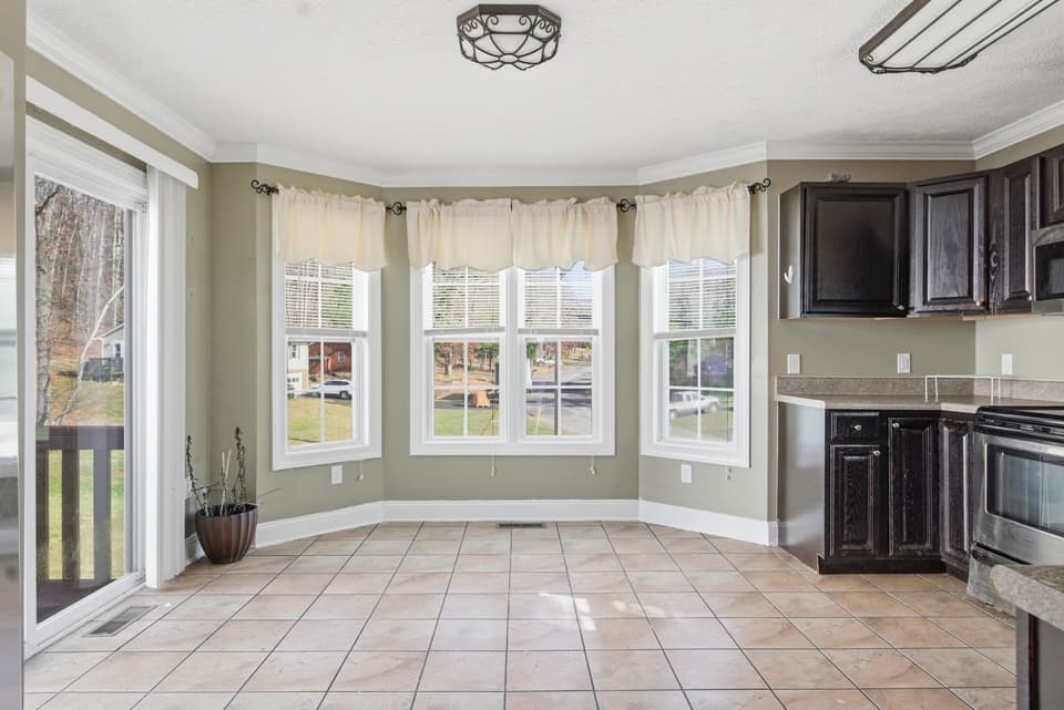 370 Robin Hood Drive, photo 27 of 40