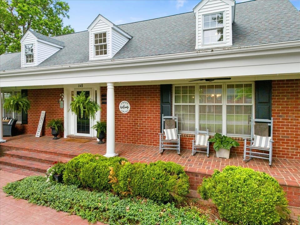 245 Emerald Boulevard, photo 10 of 40