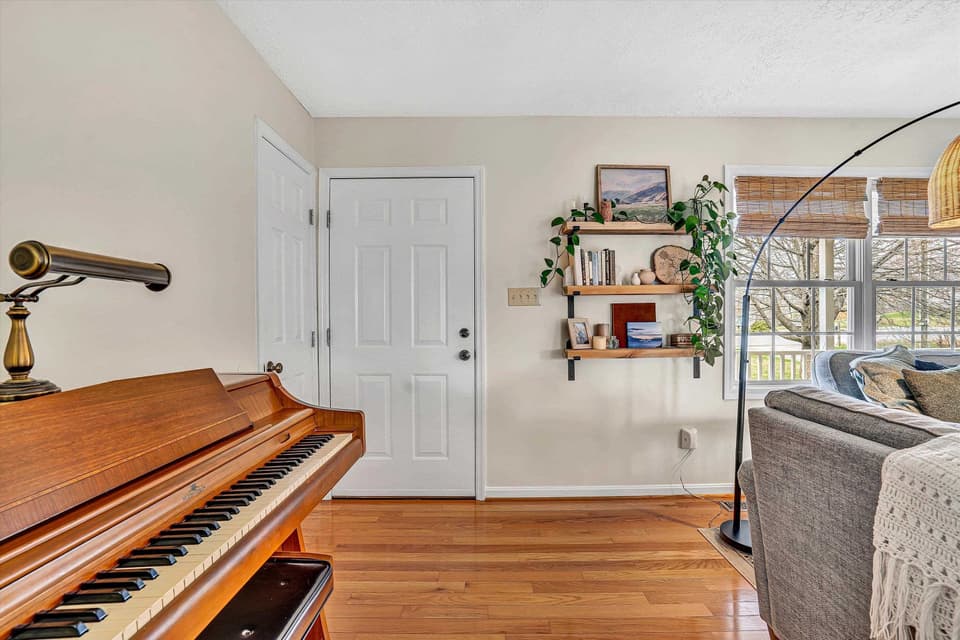 185 Howery Street, photo 5 of 40