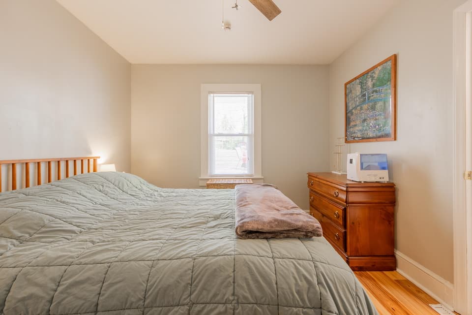 940 Forest Street, photo 23 of 40