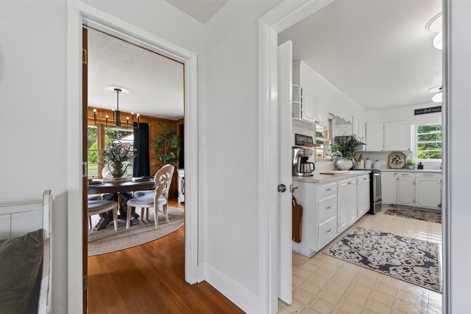 107 Roseland Drive, photo 13 of 40