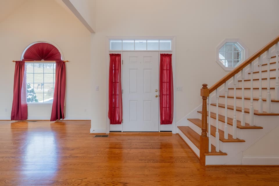 1125 Falcon Run, photo 9 of 40