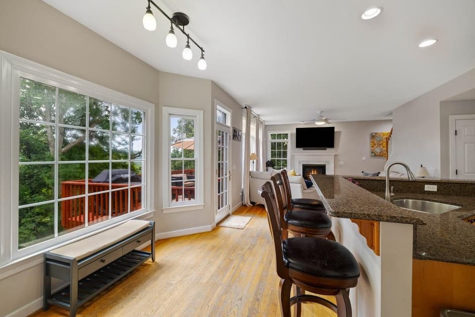 2050 Lubna Drive, photo 10 of 40