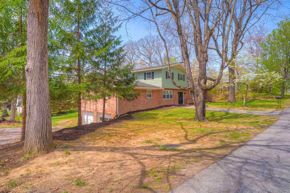 345 Overhill Road, photo 2 of 40