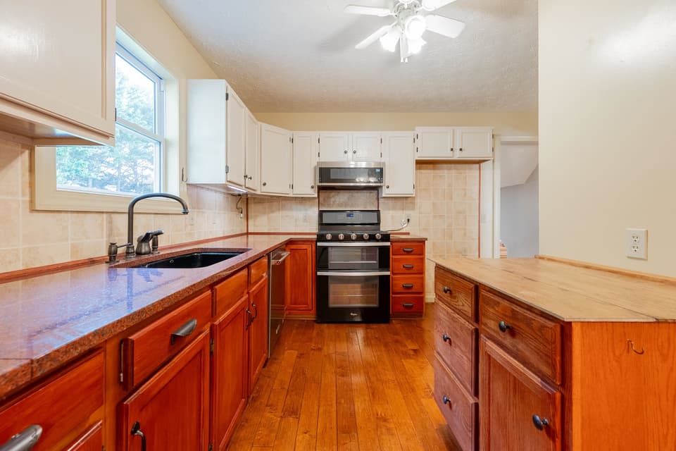 915 George Edward Viaduct, photo 15 of 40