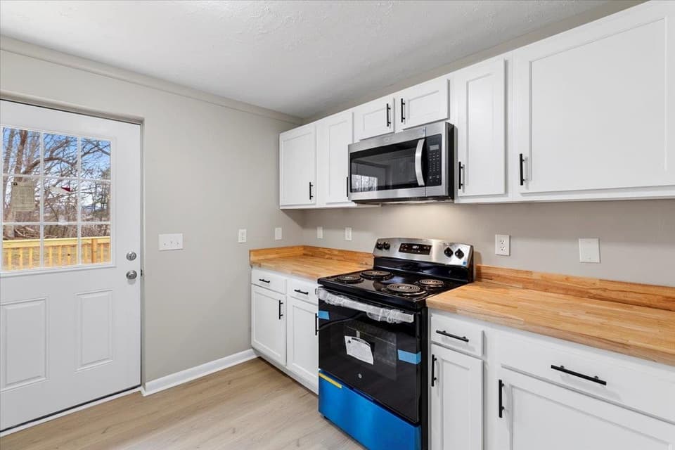 435 Teel Street, photo 10 of 40