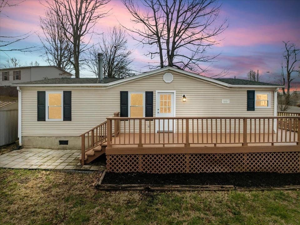 505 North Drive NE, Christiansburg, VA