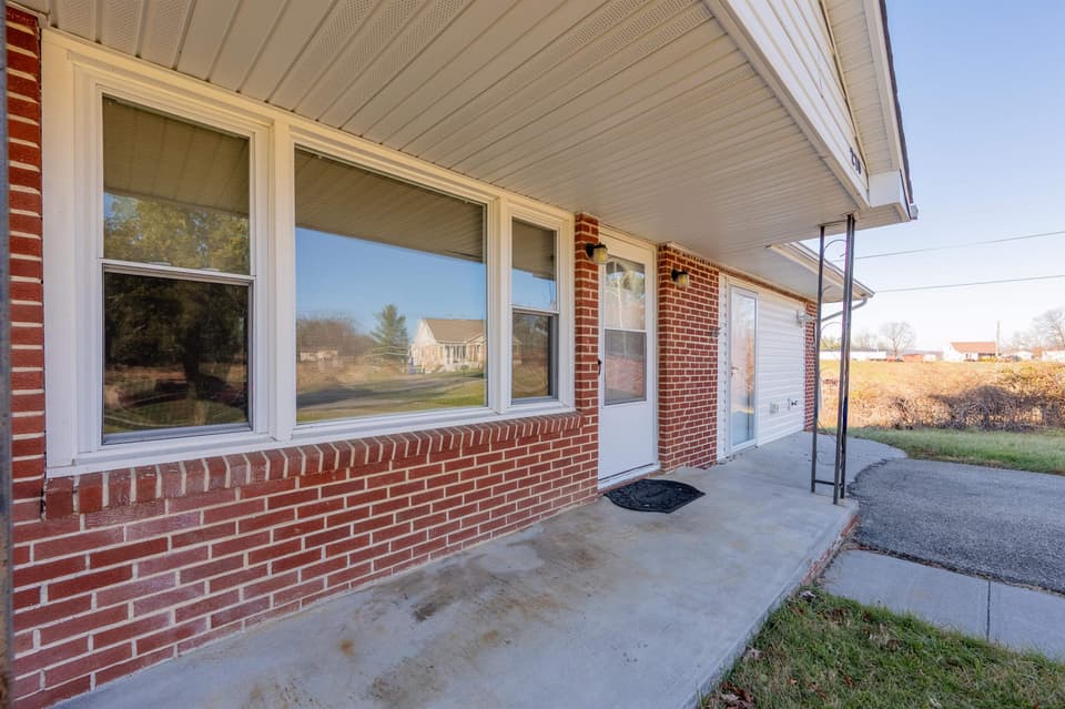 270 Dunlap Drive, photo 3 of 40