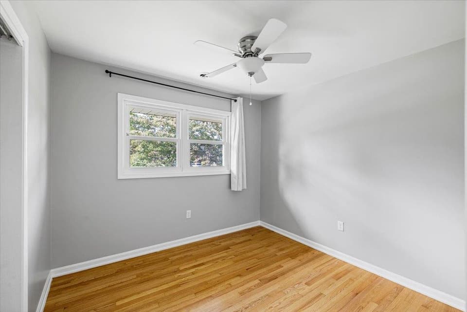 130 Greenway Drive, photo 10 of 30