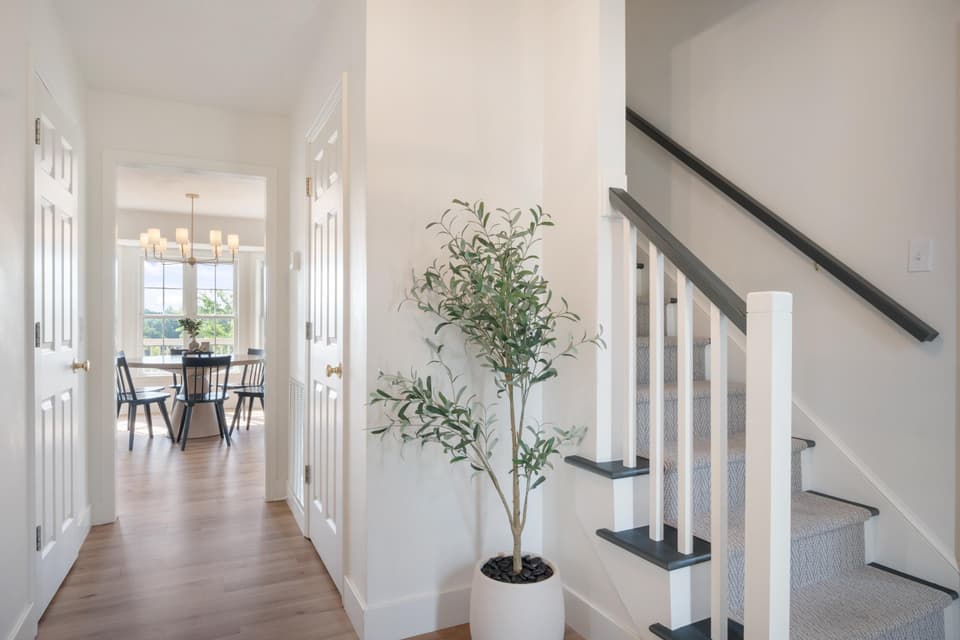 180 Sapphire Avenue, photo 10 of 40