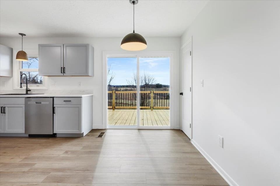 326 Rolling Hills Drive, photo 13 of 40