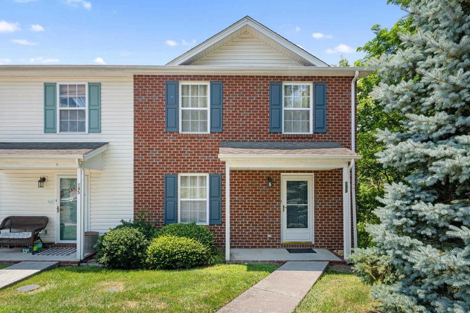 155 Charleston Lane, photo 2 of 38