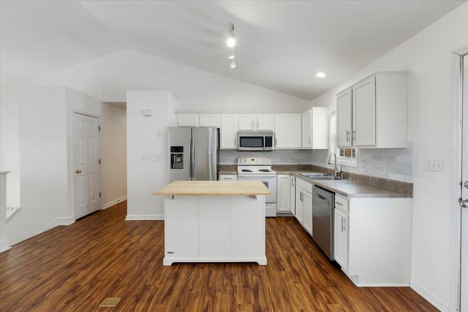 110 Sage Lane, photo 15 of 40
