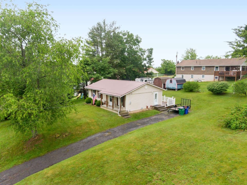 490 Sunnyside Lane, photo 35 of 36
