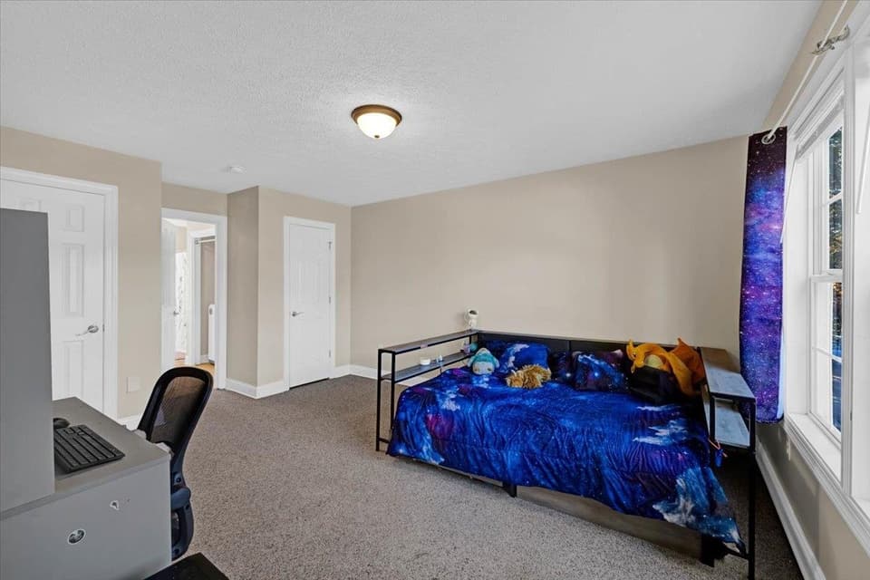 940 Oaktree Boulevard, photo 14 of 30