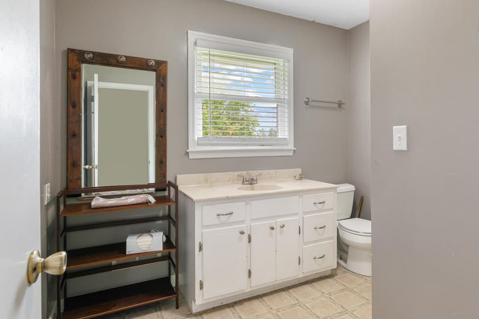 955 McHenry Avenue, photo 13 of 29