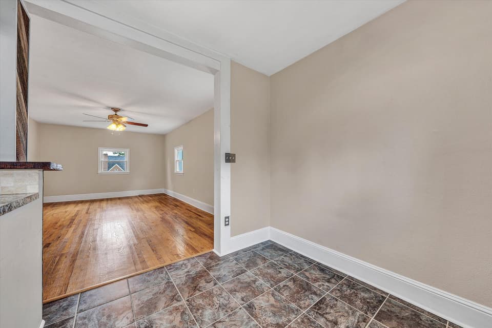 215 S Hill Dr, photo 14 of 37
