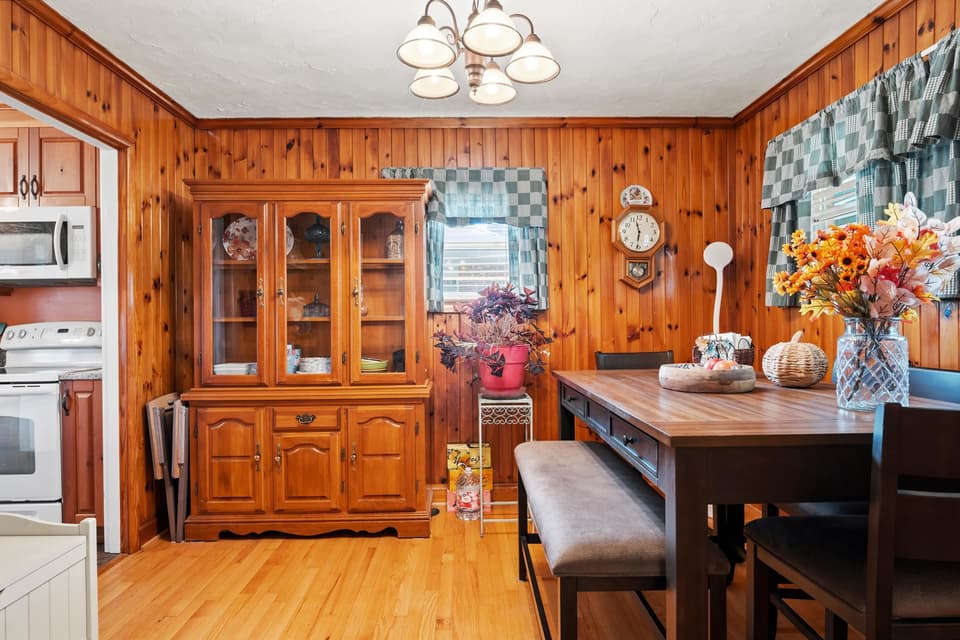 106 Roseland Drive, photo 6 of 39