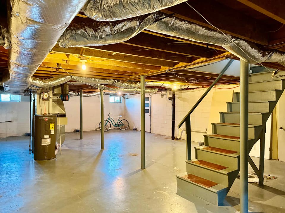 680 Mountainview Drive, photo 5 of 24