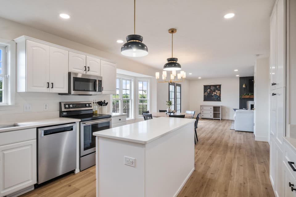 180 Sapphire Avenue, photo 22 of 40