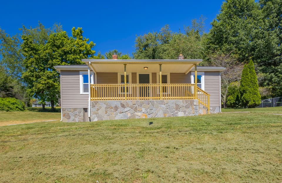 630 School Lane, photo 2 of 33