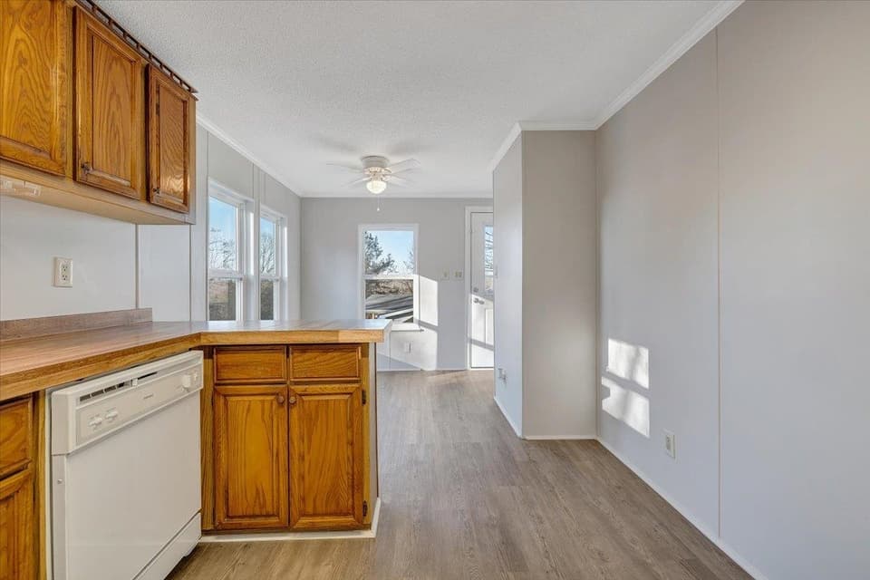 1670 Blair Street, photo 15 of 40