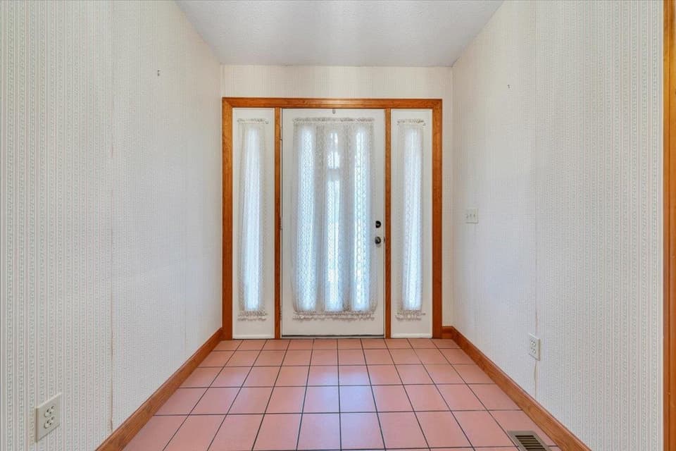 290 Patricia Lane SE, photo 4 of 40