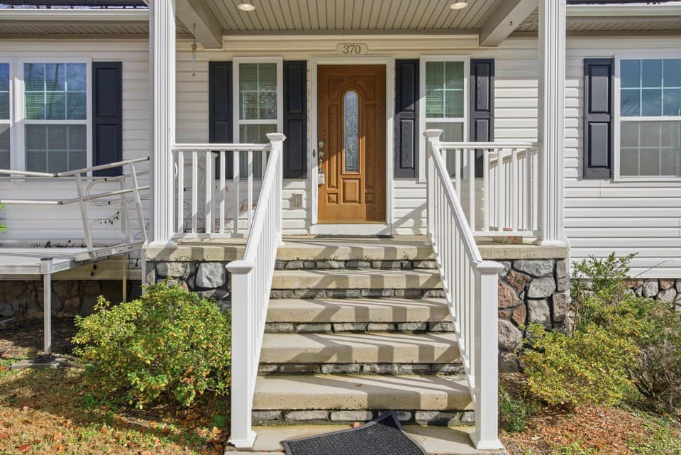 370 Robin Hood Drive, photo 17 of 40