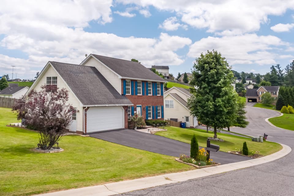 435 Majestic Drive, photo 3 of 26