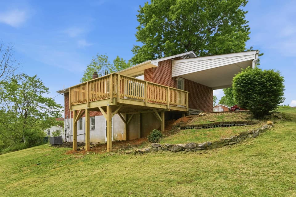 665 Betty Drive, photo 9 of 39
