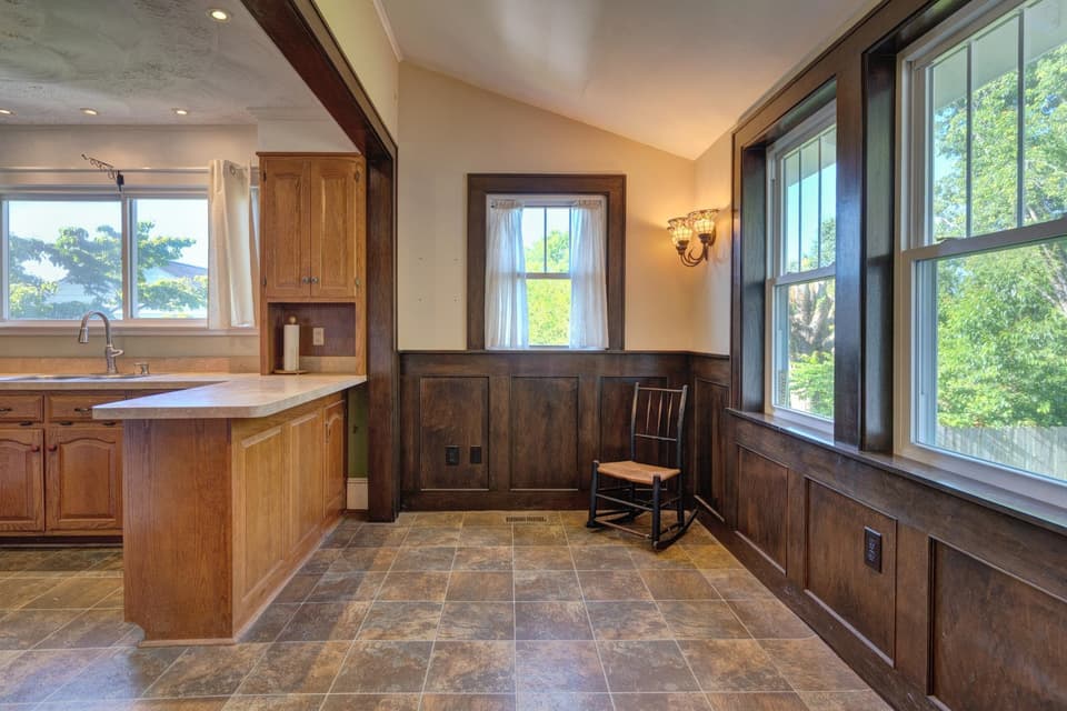 110 Lester Street, photo 22 of 40