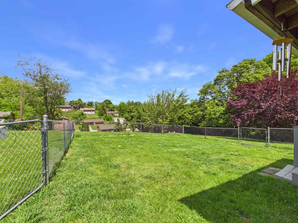 85 Wades Lane, photo 3 of 40