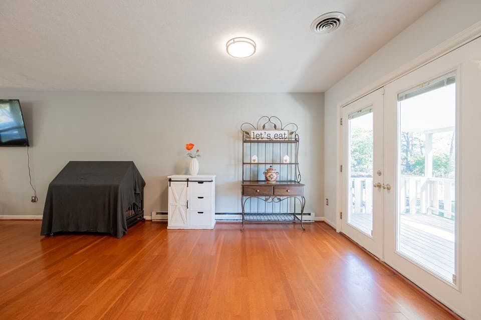 1145 Spruce Street, photo 9 of 34