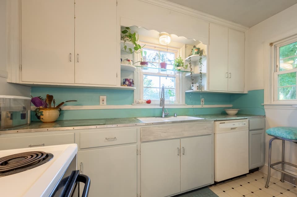 810 College St NW, photo 16 of 38