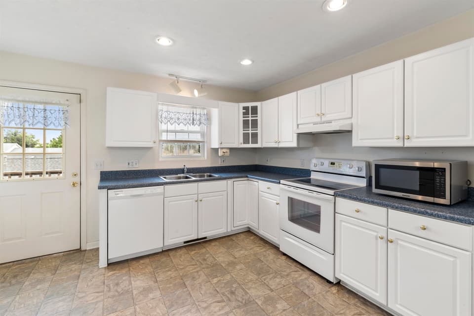 115 Darci Drive SE, photo 12 of 27