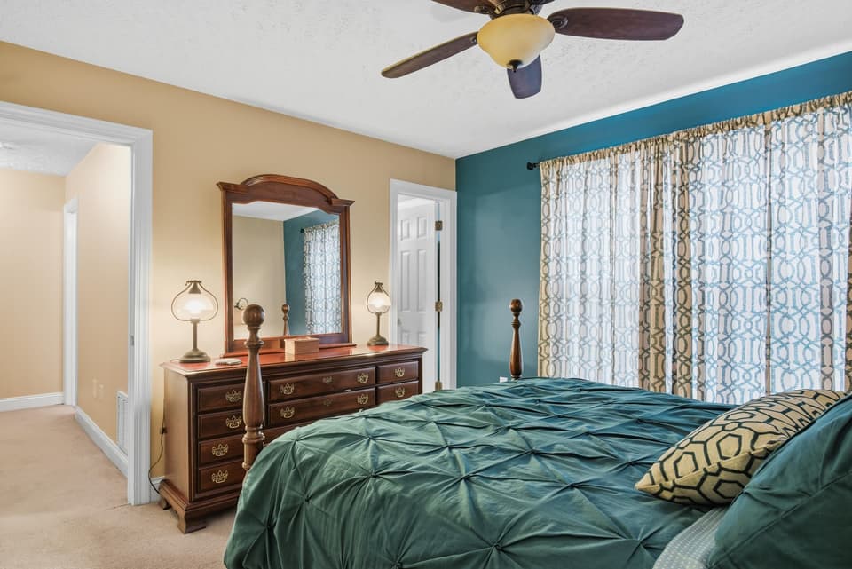 585 Silver Leaf Drive, photo 5 of 39