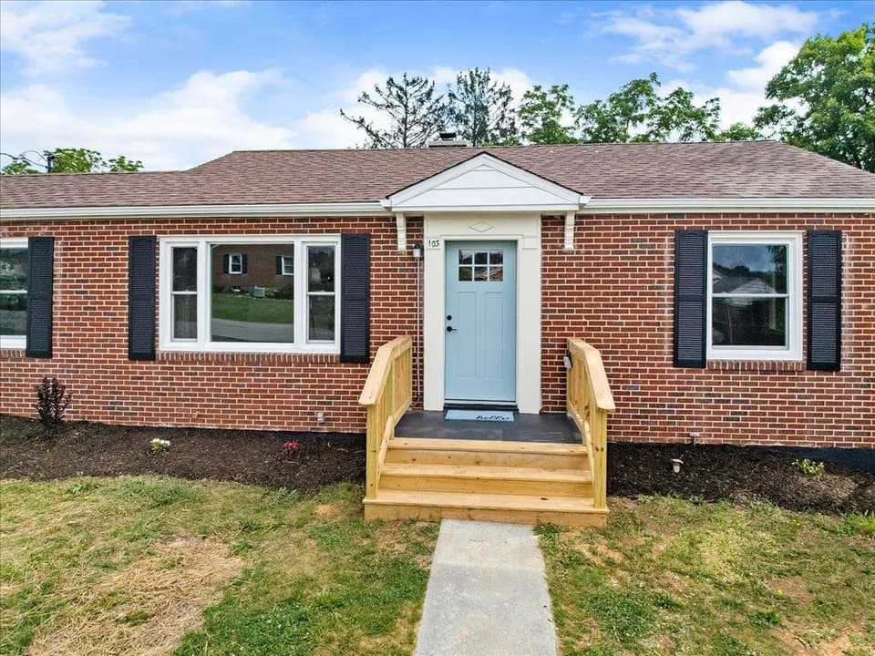 103 Longview Drive SW, photo 5 of 40