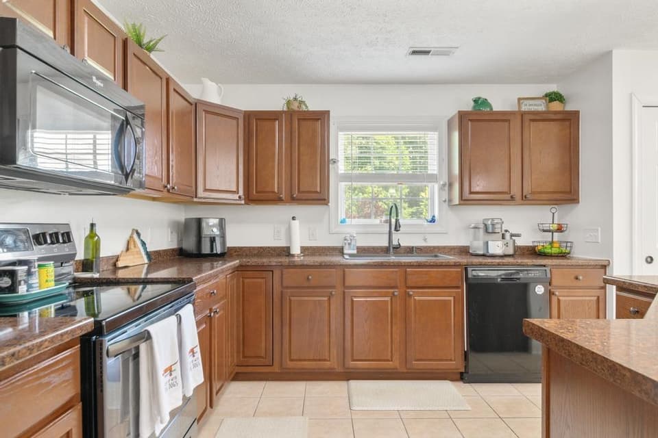 205 Robin Hood Drive, photo 23 of 40