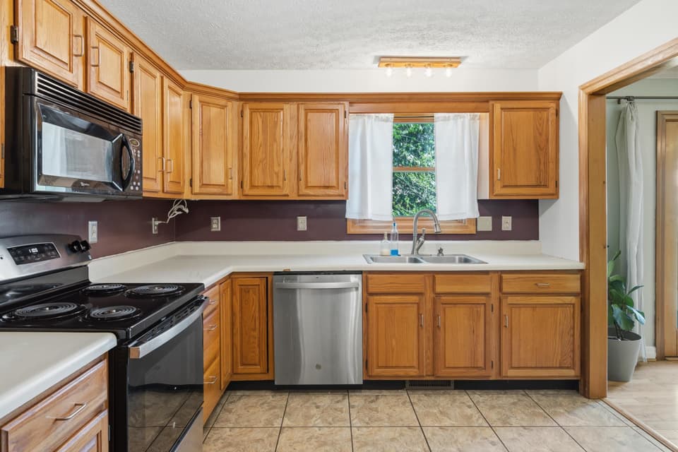 680 Liberty Via, photo 14 of 40