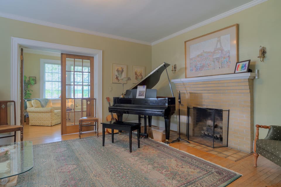 110 E Main Street, photo 11 of 37