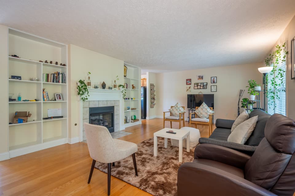 320 Tall Oak Boulevard, photo 5 of 40
