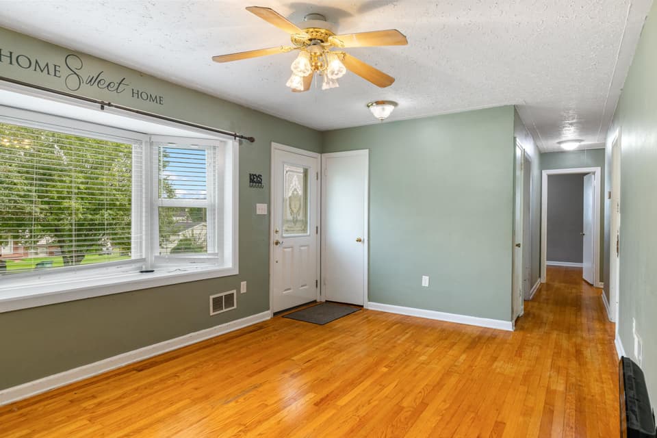 955 McHenry Avenue, photo 3 of 29