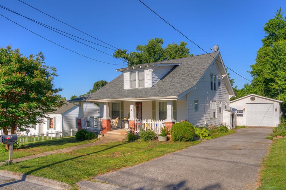 110 Lester Street, photo 3 of 40